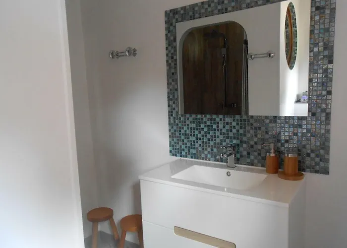 Pensión Arie - Chez Joelle Et Michel 3*