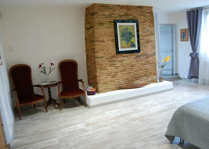 Pensión Arie - Chez Joelle Et Michel Dému