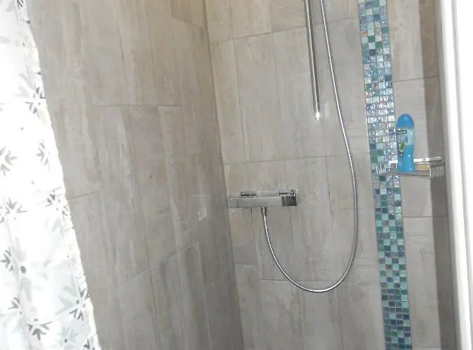 Pensión Arie - Chez Joelle Et Michel Dému