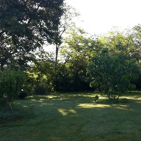 بيت ضيافة Arie - Chez Joelle Et Michel Dému