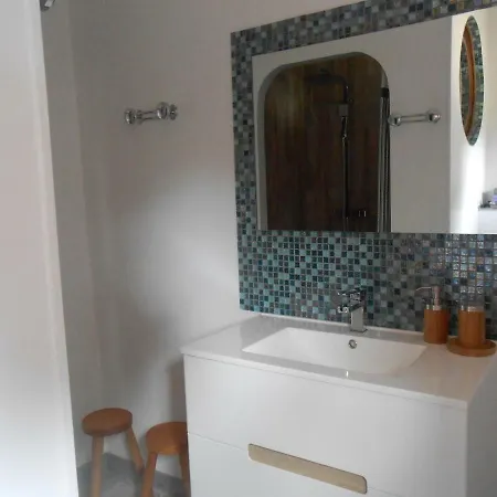 게스트하우스 Arie - Chez Joelle Et Michel 3*