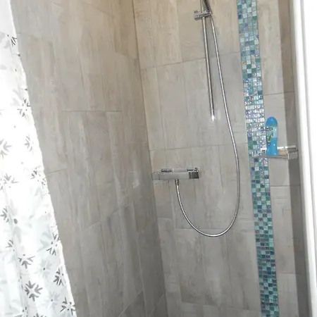 게스트하우스 Arie - Chez Joelle Et Michel Dému